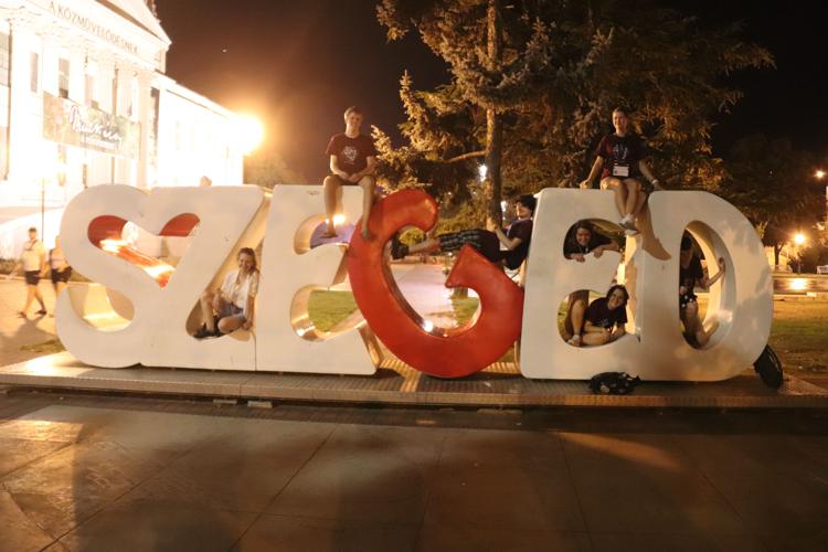 MEMO 2024 Teamfoto Szeged Schriftzug