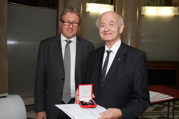 Überreichung Großes Ehrenzeichen der Republik Österreich an Univ.-Prof. Dr. Gerd Baron